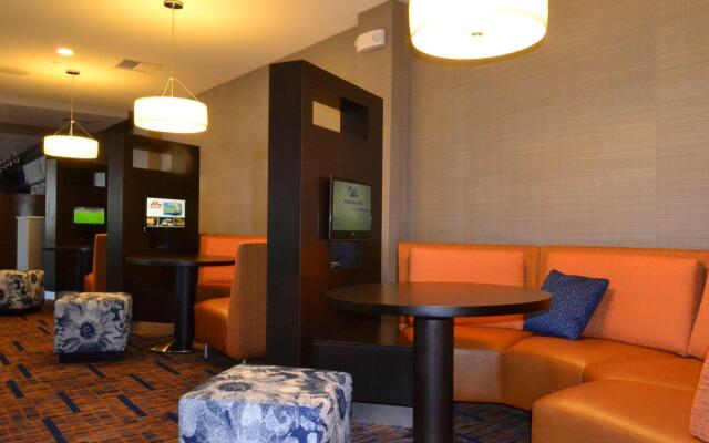 Courtyard By Marriott Cape Cod Hyannis