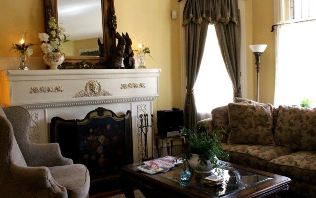 The Inn on Holly Bed and Breakfast