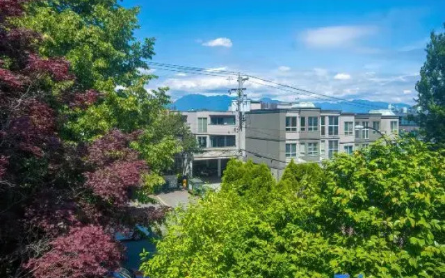 Elegant 3BR W Vancouver near UBC/ Free Parking