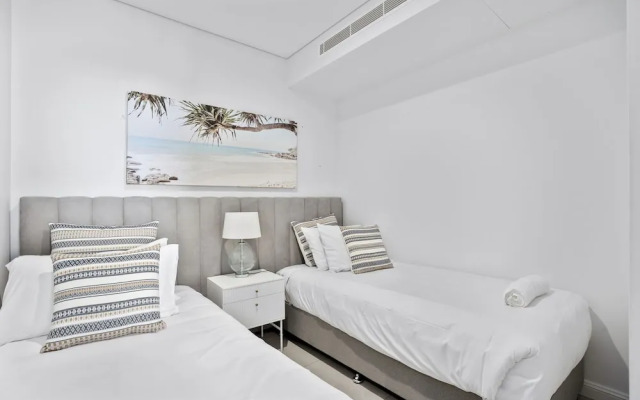 Ocean Surfers Paradise - GCLR