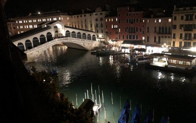 Rialto Terrace on the Grand Canal