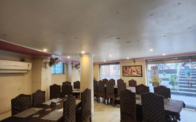 OYO 27950 Hotel Priyanka International