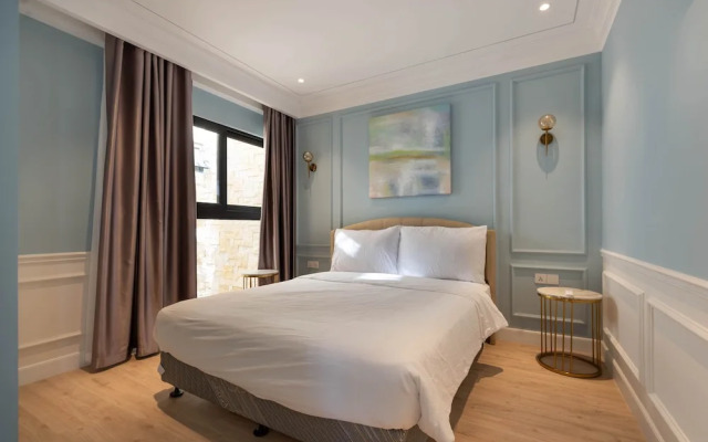 Louis Mo Apartment