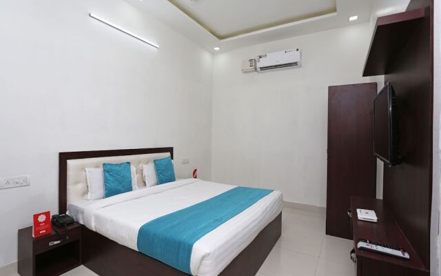 OYO 14971 C D Guest House