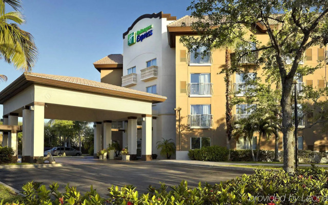 Holiday Inn Express Hotel Naples Downtown - 5th Avenue