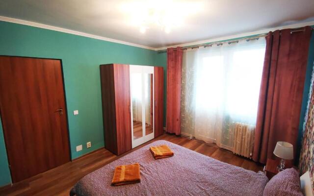 2 rooms Airy & Bright Colors