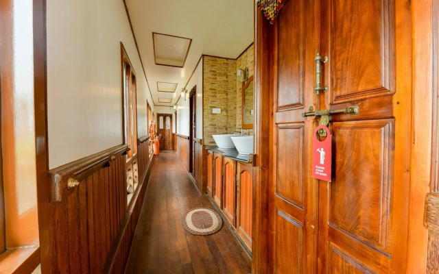 OYO 23047 Rkv Golden Petal Houseboat 3 Bhk