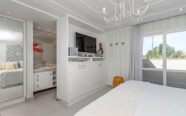 Bz45 Rua das Pedras Casa com Piscina