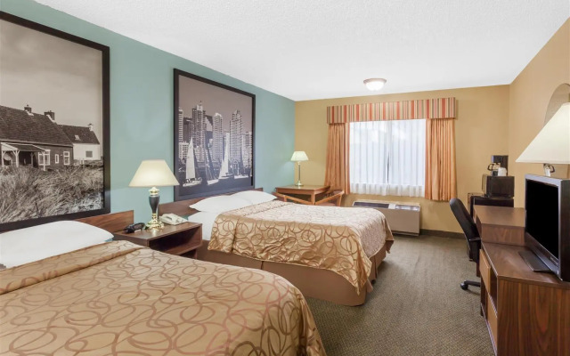 Super 8 by Wyndham Oceanside Marty's Valley Inn