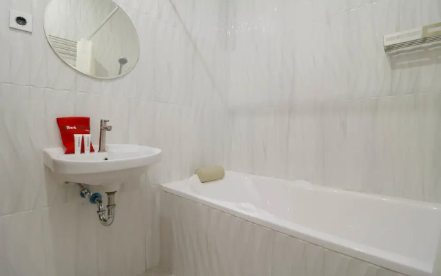 RedDoorz Syariah Plus near Dharmawangsa