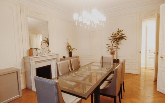 Appartement de Standing Champs Elysees