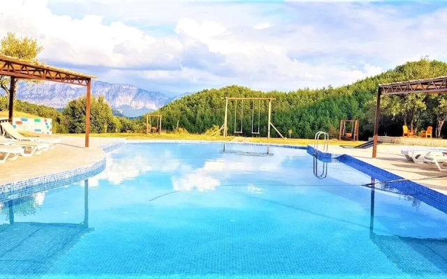 Milyos Hobbit Hotel