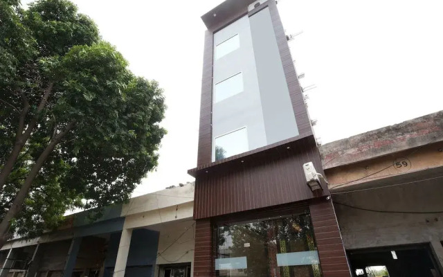 Oyo 18319 Hotel Boss