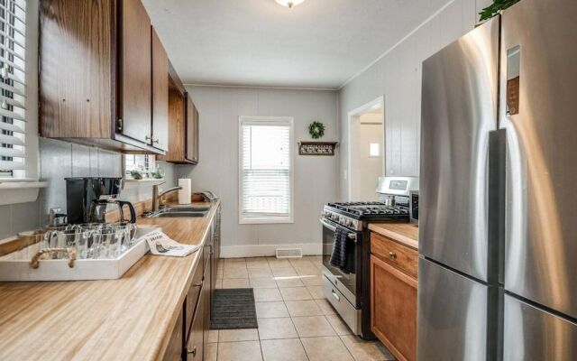 Shiny and comfortable Oakland House