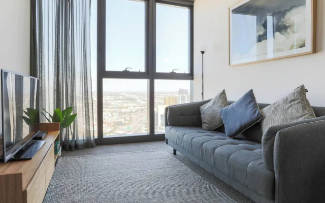 Southbank 2BR High City Views Enjoy Wine, Gym, Pool, Wifi