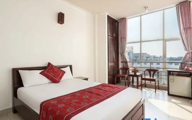 Collection O Dinh Dinh Hotel - Near Tan Son Nhat Airport – Guest Rooms – Ho Chi Minh City