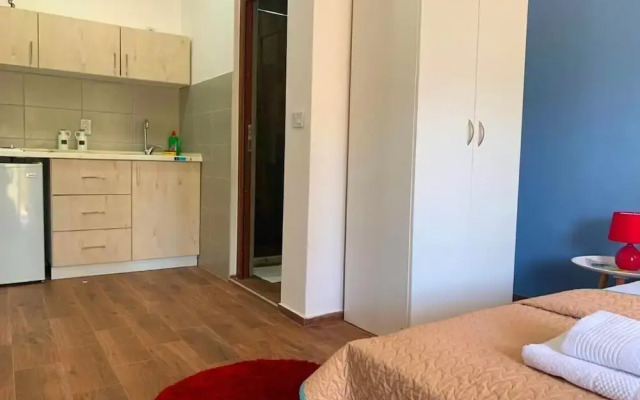 Room-cozy Studio With Terrace- Street vi