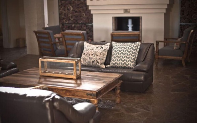 Sweet Thorn Retreat Airport Lodge
