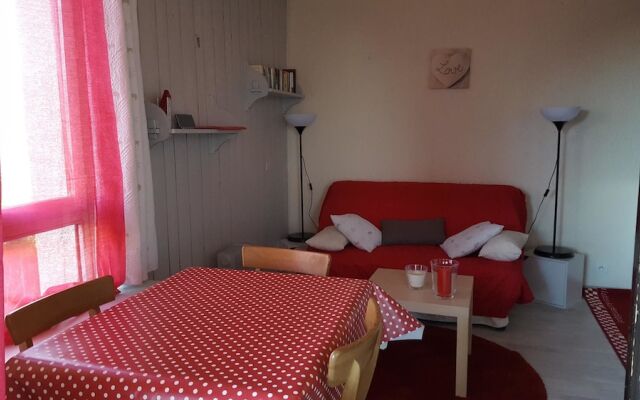 Studio in Praloup, With Wonderful Mountain View and Furnished Terrace