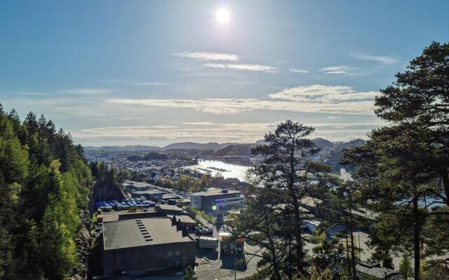 Beautiful Apartment in Mandal With Wifi and 2 Bedrooms