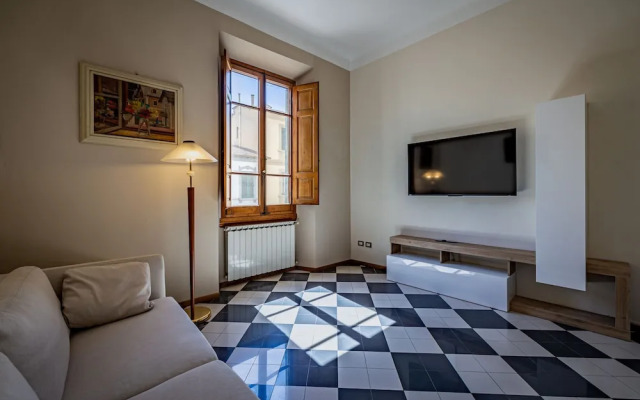 YiD elegant near tramvia