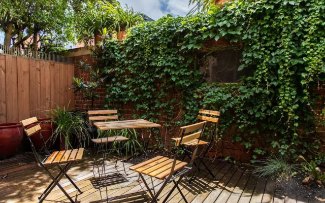 Authentic 1 Bedroom Apartment In Charming Fitzroy