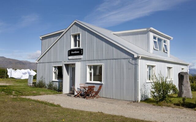 Snjofell Guesthouse
