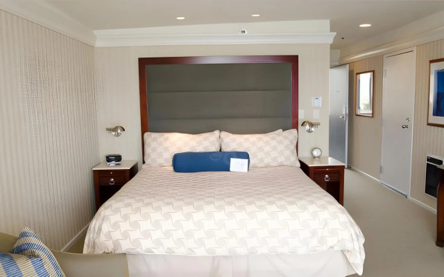 Monterey Bay Inn