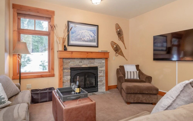 Cabins at Mammoth Lakes