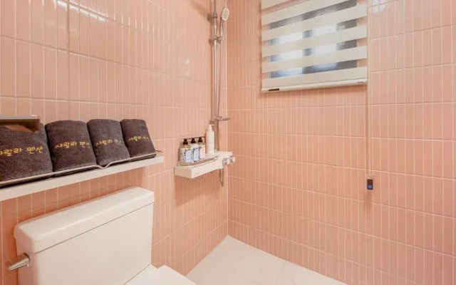 Gosung Shalala Private Pool & Spa Villa
