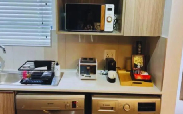 The Henlee Apartment on Ventura