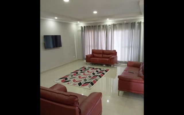 4 Bedrooms Exclusive Apartment in Jesmondin