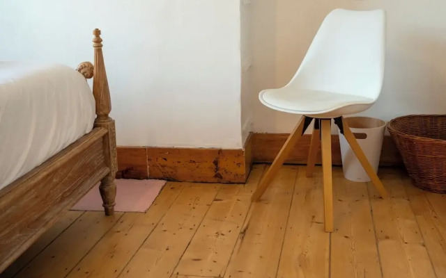 Stylish 2BD with Private Garden & Sauna