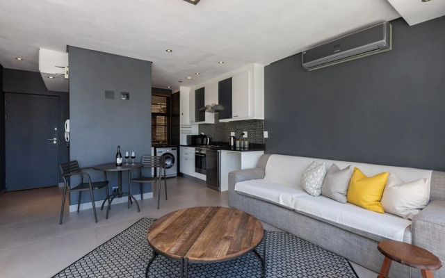 The Decks 1102 by CTHA