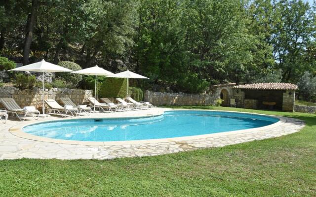 Charming Villa in Callas With Private Swimming Pool