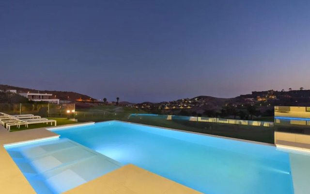 Villa in Salobre With Pool & Golf Nearby