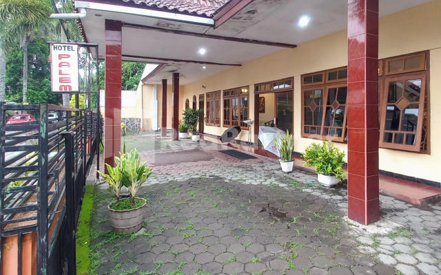 OYO 1036 Hotel Palem 1