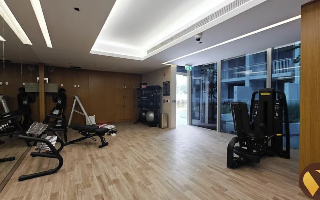 5 Mins Circle mal & 12 Mins Emirates Mal