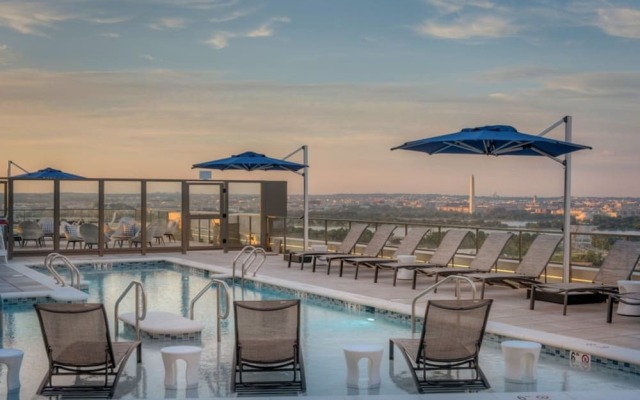 Global Luxury Suites at South Arlington