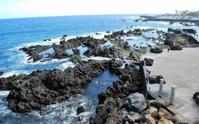 Apartamento con Terraza y Piscina C