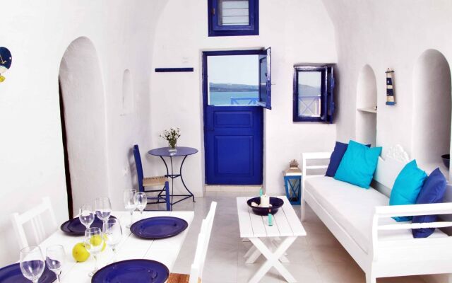 Blu Bianco Cave House