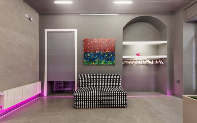 Into Apartments - Studio Somis