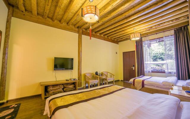 Lijiang Left Bank Holiday Inn