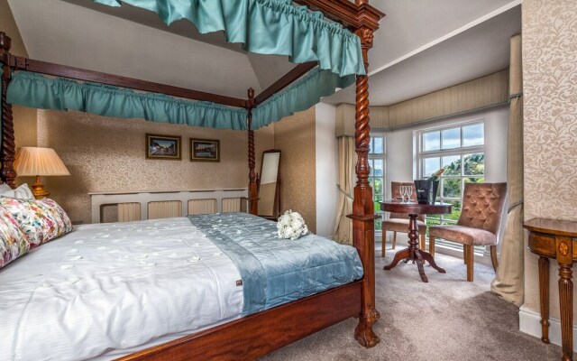Woodenbridge Hotel