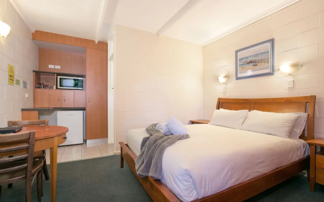 South Gladstone Motel