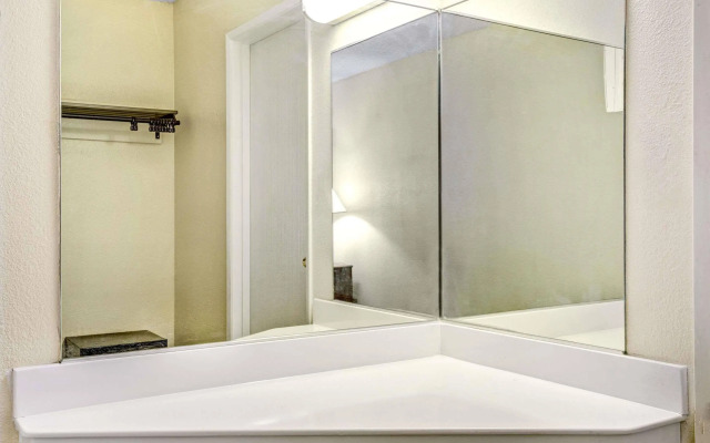 Travelodge by Wyndham Las Vegas Center Strip