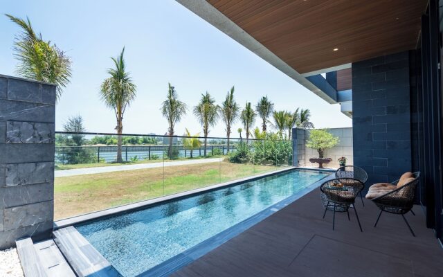 Deluxe Riverfront Pool Villas Danang
