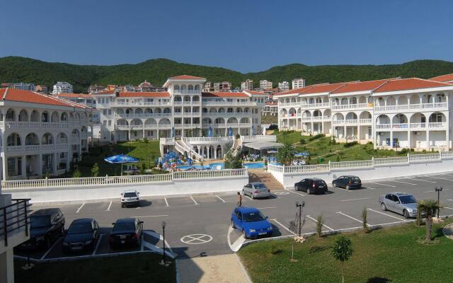 Lazur Holiday Apartments