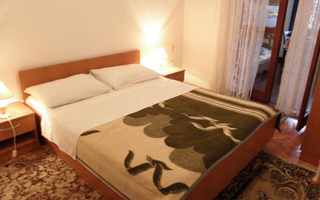 Sandy beach - afordable with parking - A2-16(2+2)