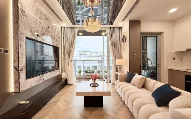 Long Apartment - Vinhomes Golden River